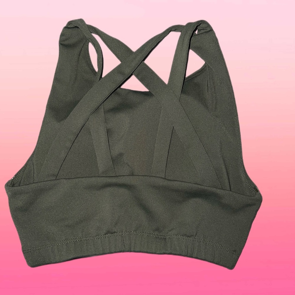 Forever 21 strapped halter top sports Bra size Small